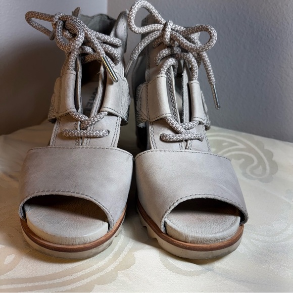 Sorel Women's Joanie Lace Wedge Sandals. - Picture 3 of 16